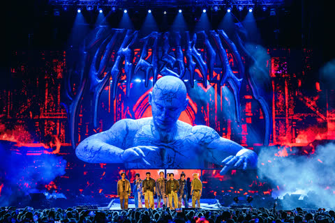 Stray Kids: The dominATE Experience